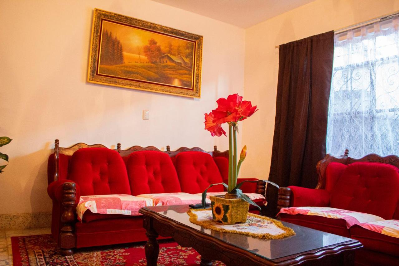 Villa Flores, Casa En El Centro De Маскота Экстерьер фото