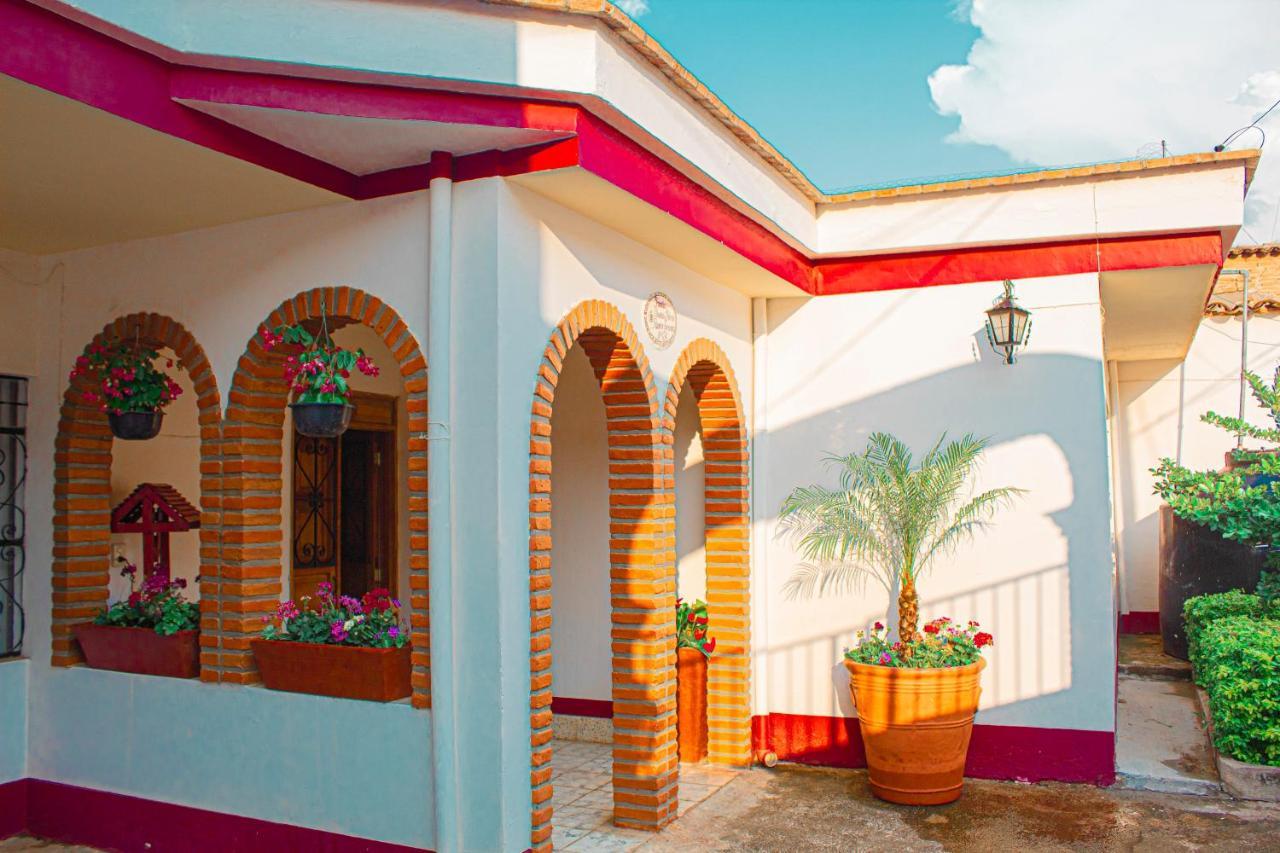 Villa Flores, Casa En El Centro De Маскота Экстерьер фото